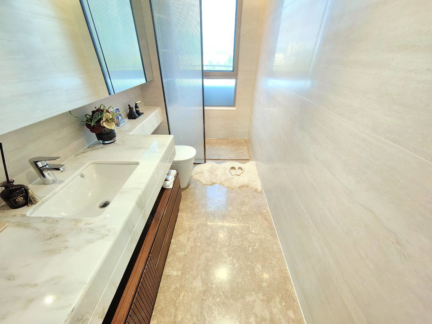 国瑞麓林府4室2厅3卫143㎡南北104万