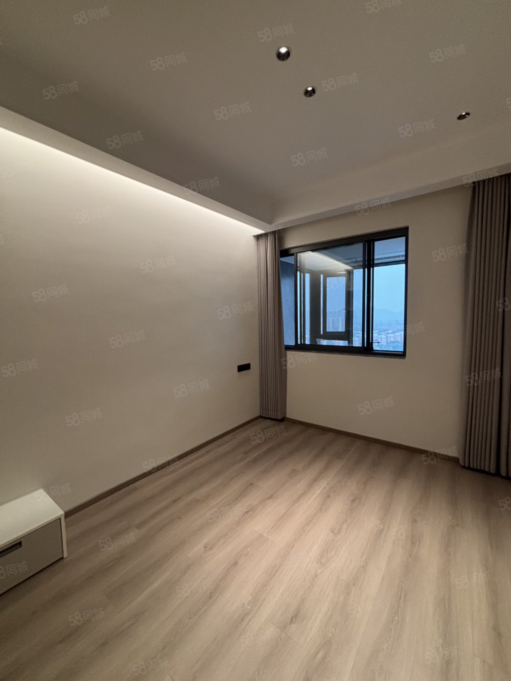 天秀湾4室2厅2卫201㎡南北278万