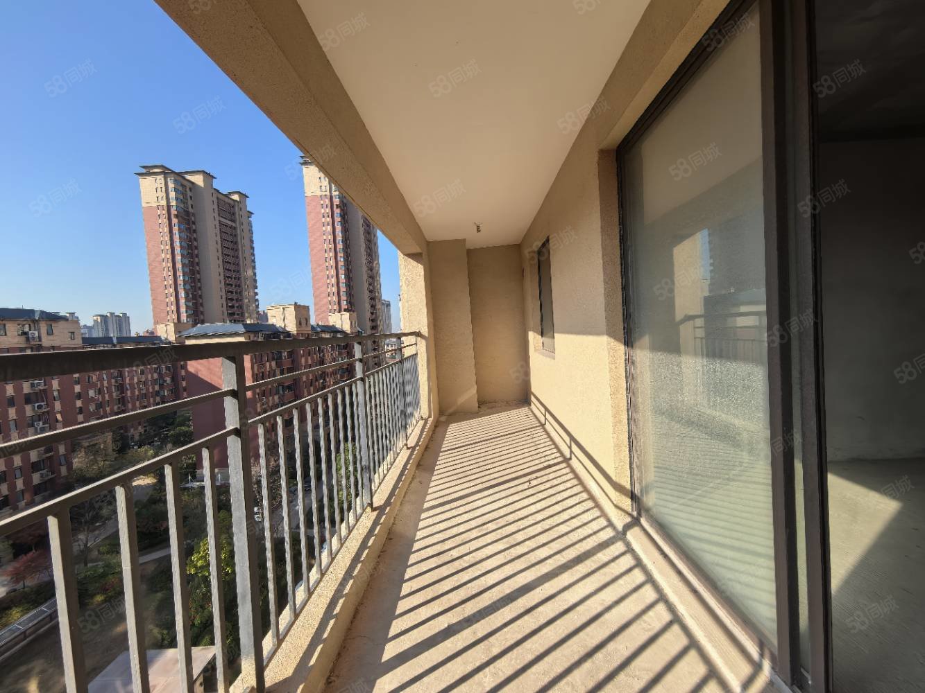 中铁诺德雍景台3室2厅2卫117㎡南北70万