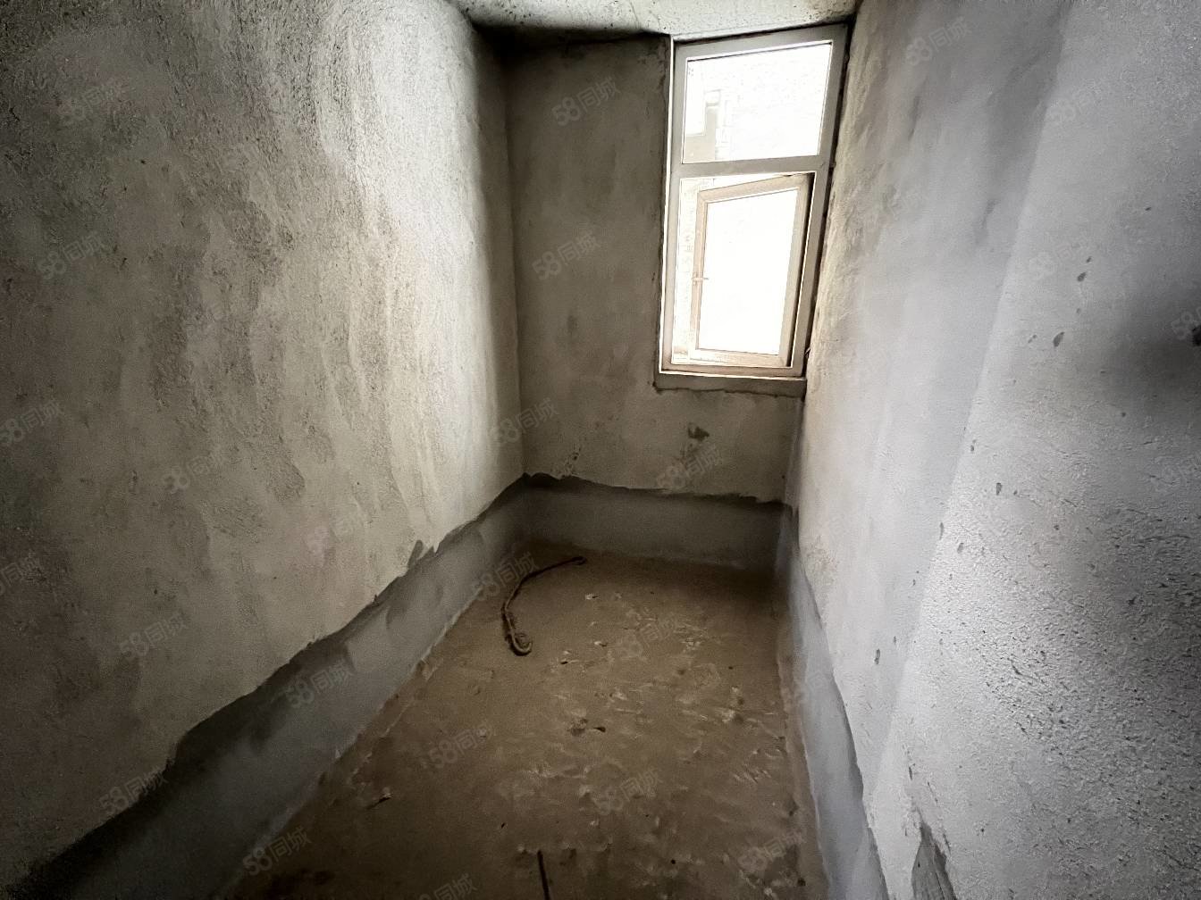 鑫火国际3室2厅2卫128㎡南北43万