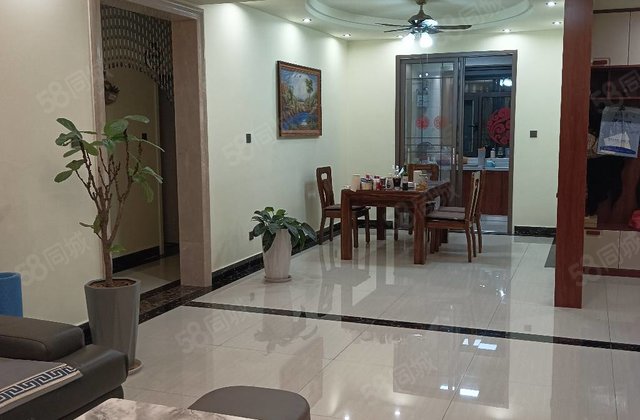 孟达国际B2区174平，带车位地下室，中间楼层边户，诚售