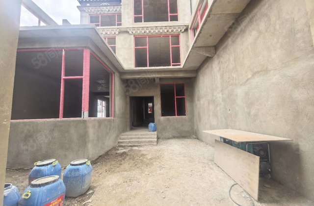 香巴拉旅游小镇5室2厅270㎡158万二手房图片