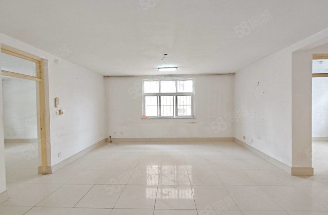 东昌湖边，地暖房，多层2楼边户，名人苑二期，实际面积大，送储