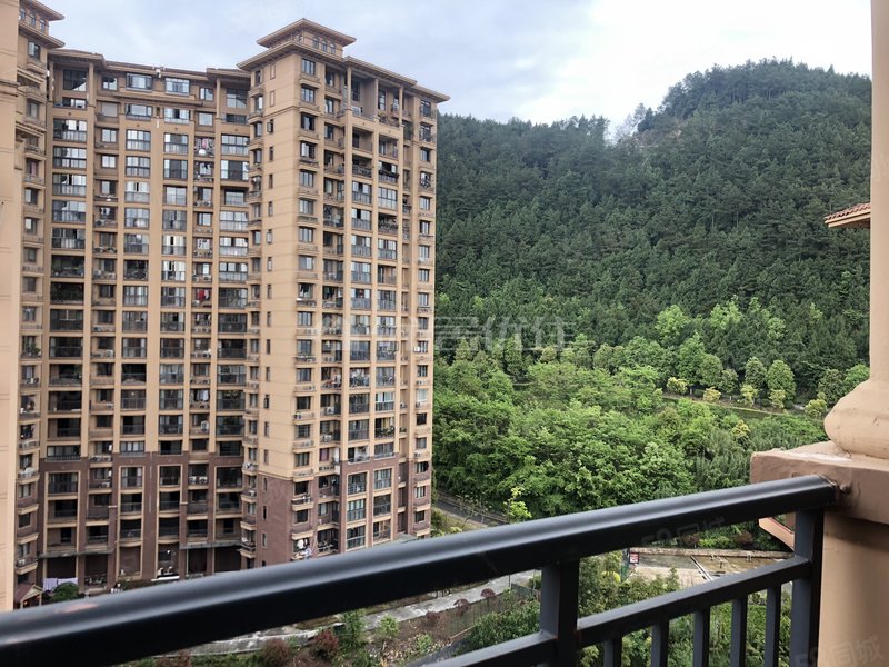 半山逸城楼中楼 赠送大面积平台 产权清晰 品质小区