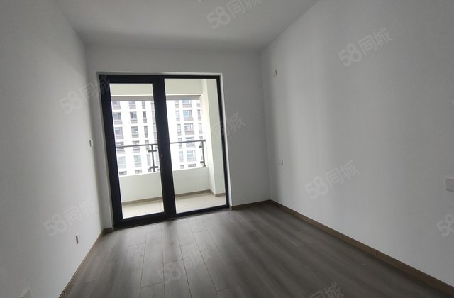 城市芳华澜园  车位 储 中间楼层