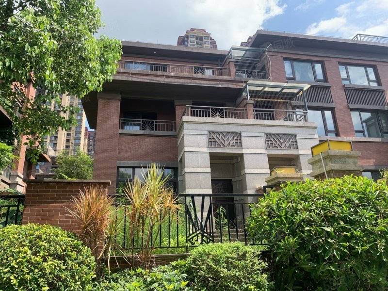 兴宁区 那考河湿地公园旁 中海国际温莎墅联排边套别墅