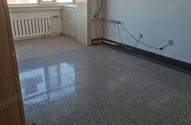 同深街2-15综合楼3室1厅88㎡26万二手房图片