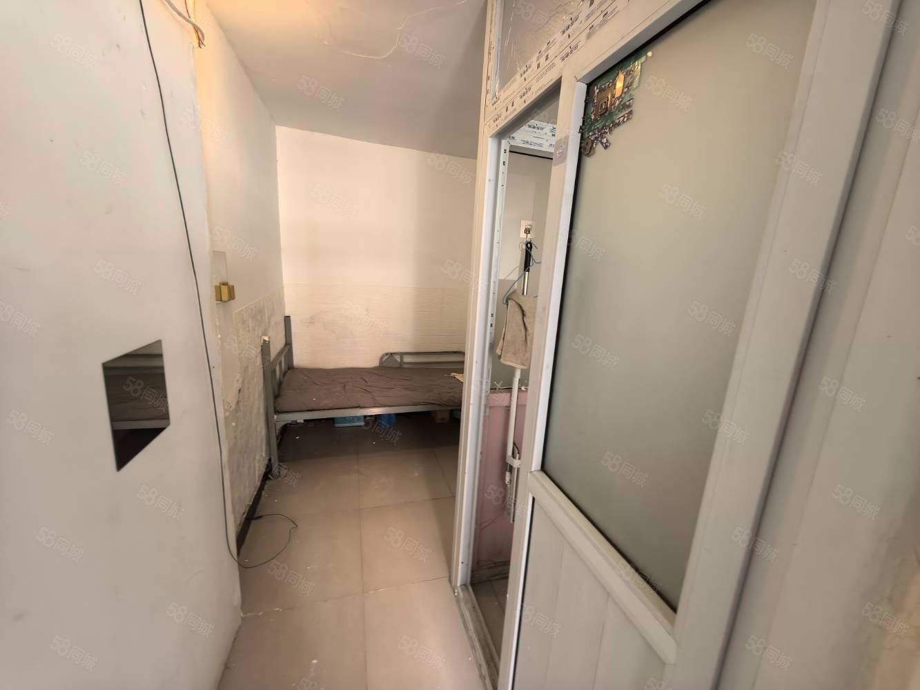 東四十二條胡同1室1廳0衛(wèi)10.5㎡東128萬(wàn)