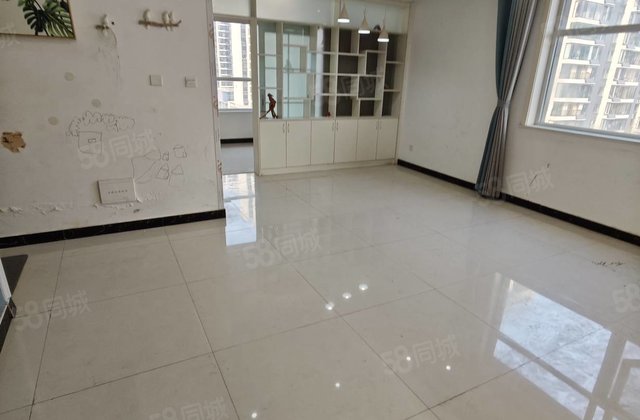 水晶丽城东区 三室东边户 免大税 带储藏室 随时看房 七中