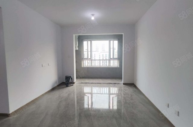 城市芳华蘭园 正南朝向 小三房 电梯房 75万走一手