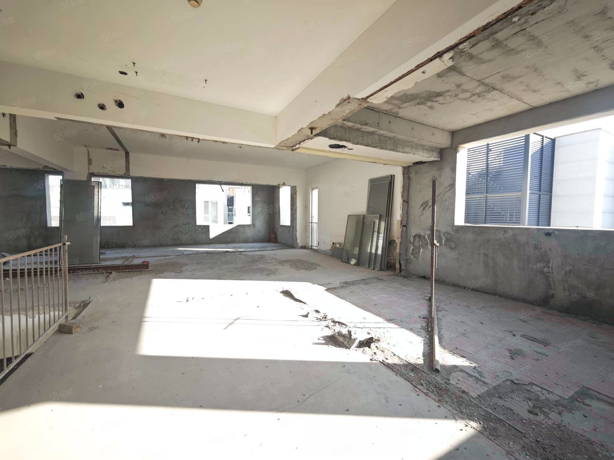 澳景園5室3廳5衛(wèi)435.57㎡南北1690萬