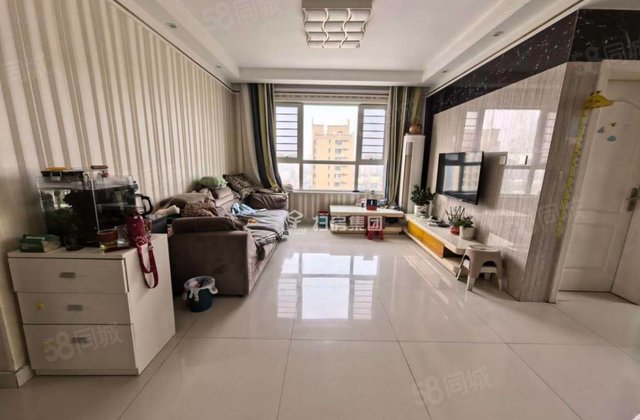 汽车站附近电梯好楼层！房龄新带车位储藏室！免大税边户！