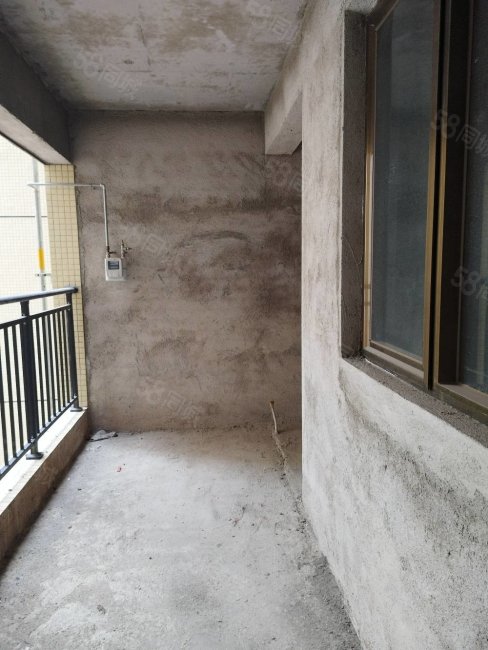 容州公园尊府5室2厅2卫175㎡南北66万