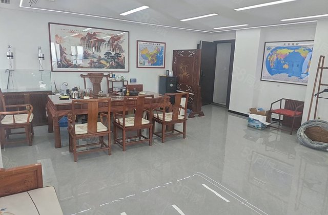 急售万达西邻香江科创电商楼阳次顶层观景房单价四千多，售45万