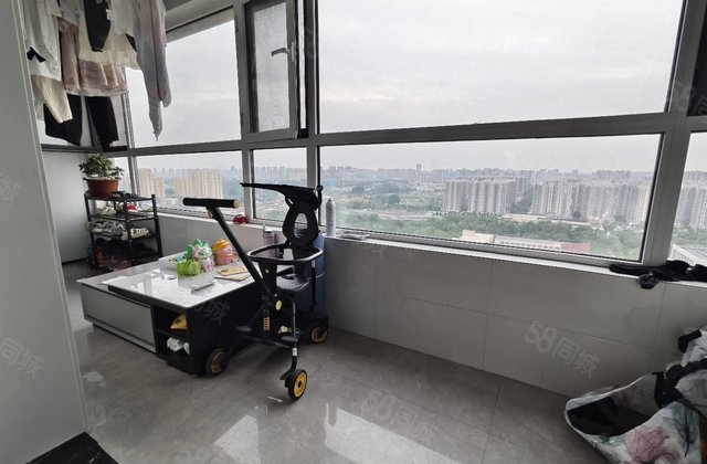 房东急售 精装修 免大税 诚心出 大三室 储藏室的 保证真实