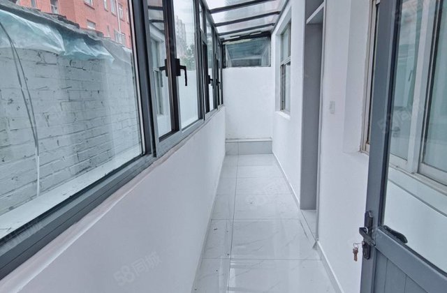 市中心东昌中学！孝心一楼，带外开门大院带配房！三室全明户型！