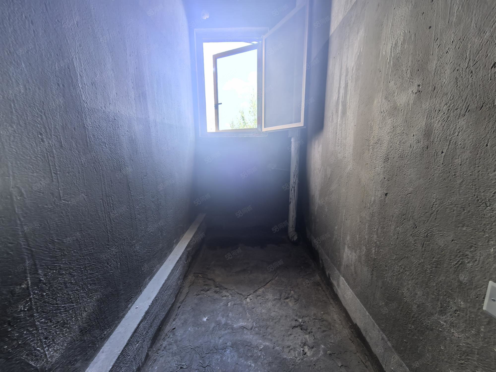 国瑞麓林府4室2厅3卫143.67㎡南108万