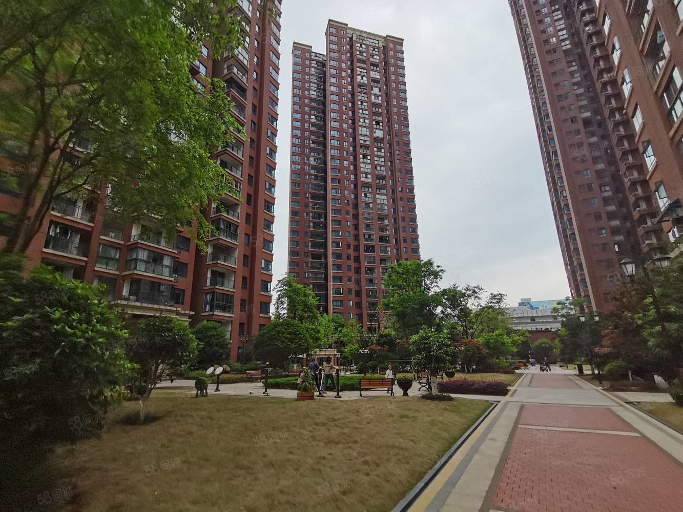 大足君悦广场旁4室2厅精装房家具家电齐全代大阳台,国兴海棠国际(三期