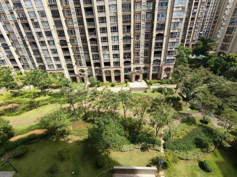 滨江御府3室2厅2卫127㎡南北63万