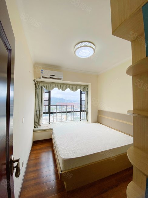 鑫海国际公寓3室2厅1卫90㎡东南150万