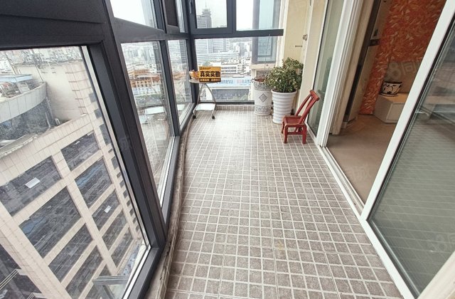 大都会广场3室2厅2卫124㎡南北79.8万