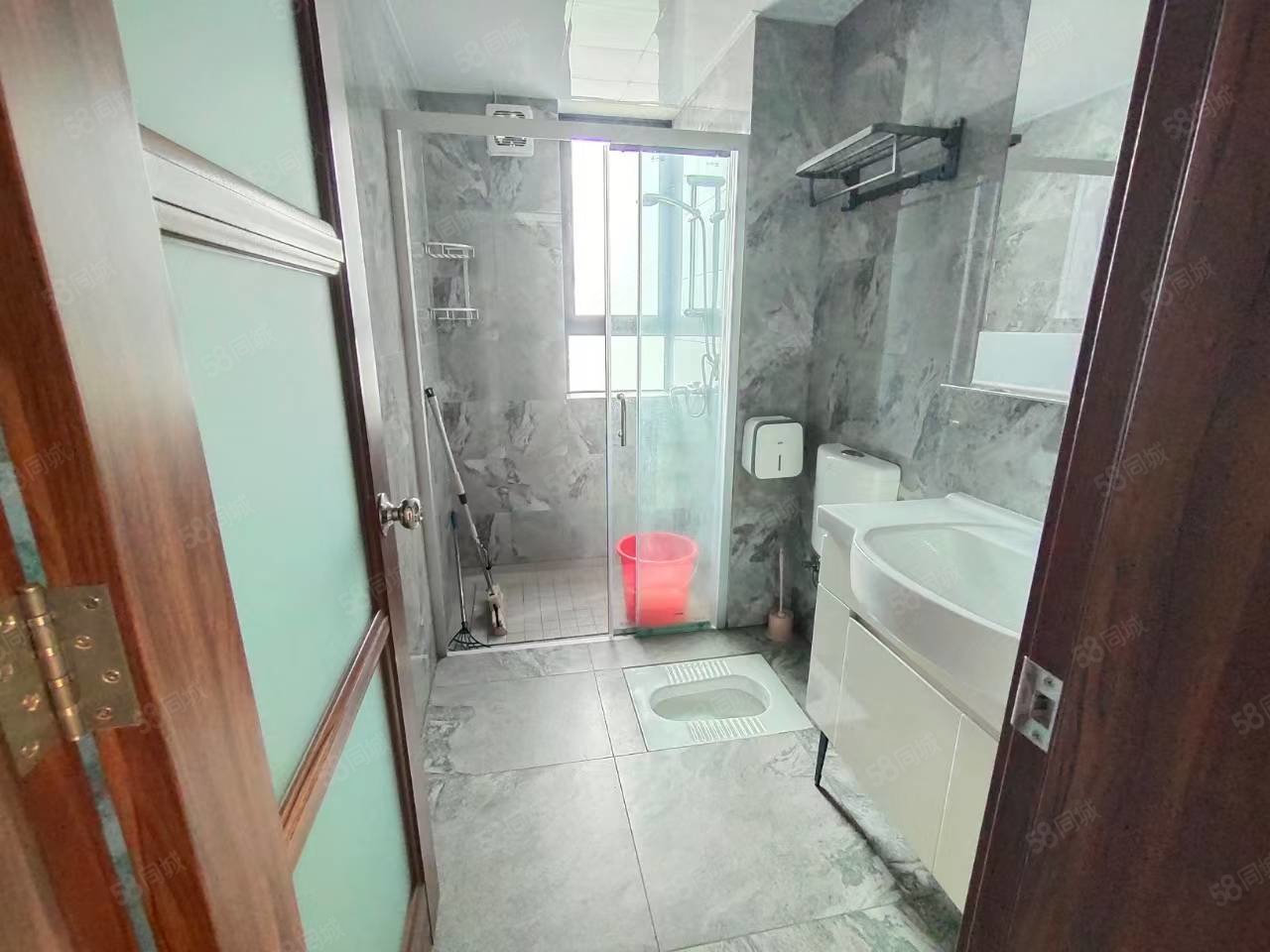新城之光3室2厅2卫121㎡南北65万