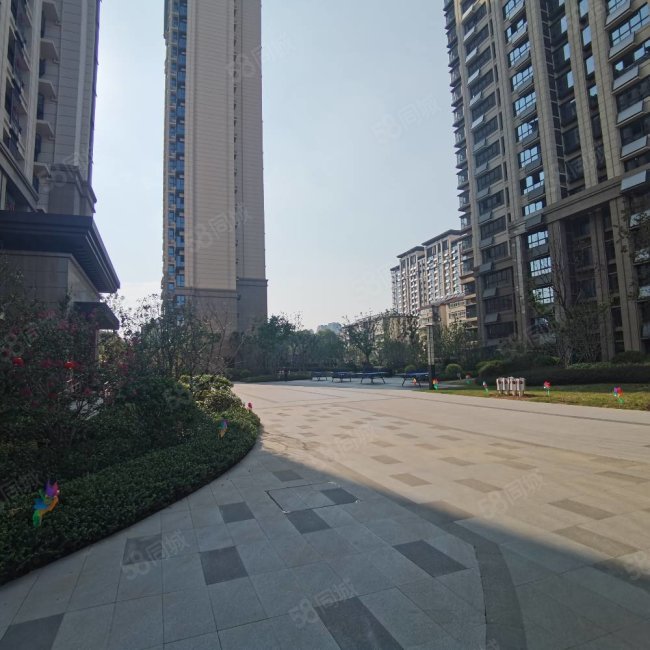 大富鸿学府3室2厅1卫101㎡南北440万