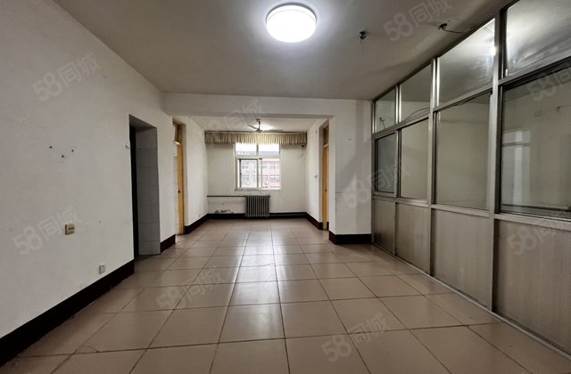 老文轩，外国语对过，多层四室，宽敞明亮，随时  用，有月扯，