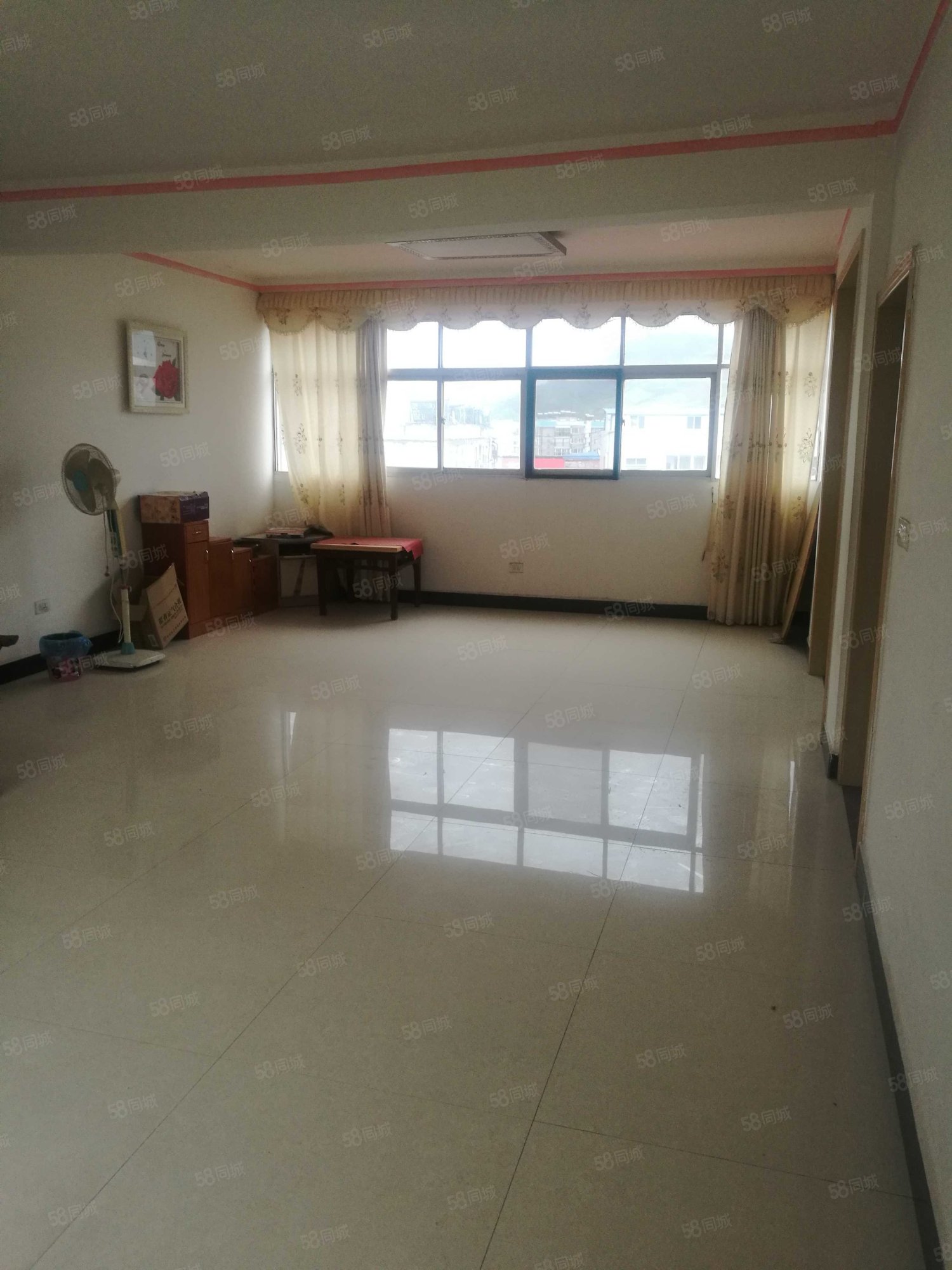 黄家湾路199号小区4室2厅3卫159.66㎡南30万