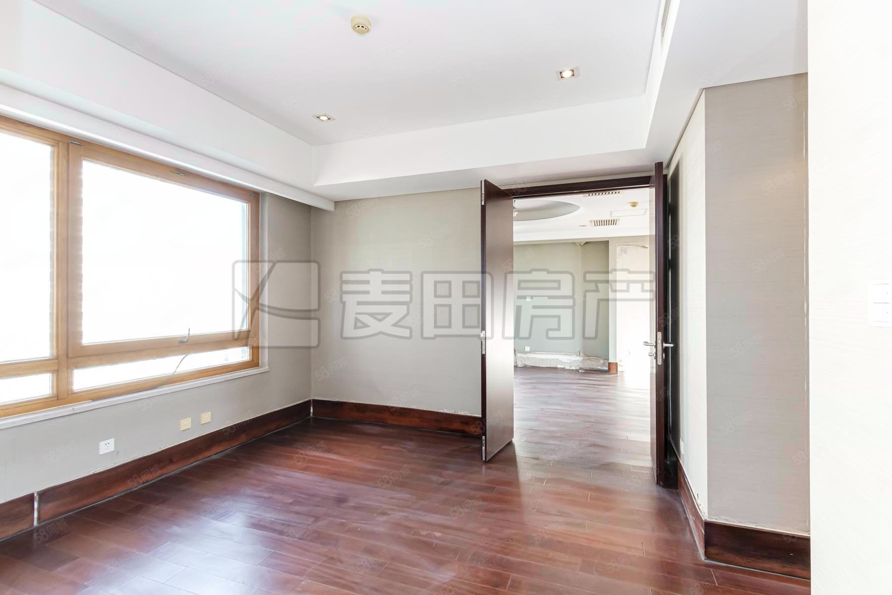 復(fù)地首府3室2廳4衛(wèi)404㎡南北2880萬(wàn)