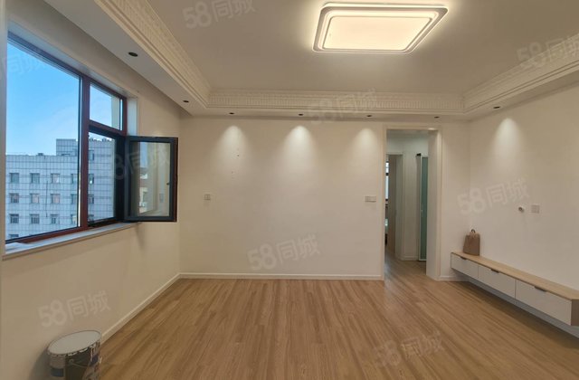 东昌中学，兴华路  一墙之隔，移动，联通三室边户
