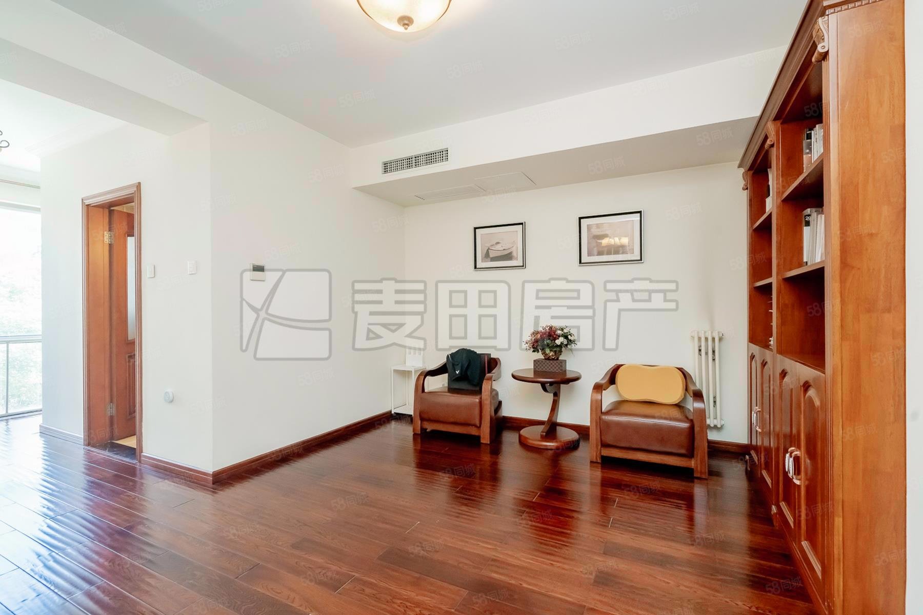 倚林佳園(別墅)5室3廳3衛(wèi)247㎡南北2980萬