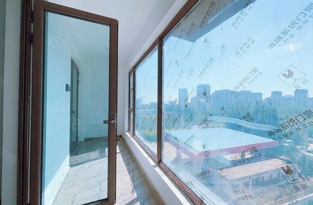 一实验东邻 三室新房未住 车储齐全 中楼层 有钥匙 城市玖玺