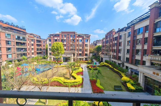 天府兰台雅园(一期)4室2厅215.83㎡150万二手房图片