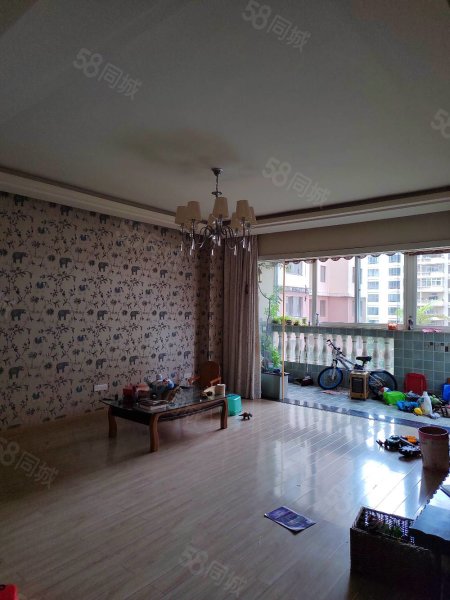 金瓯园3室2厅2卫131.41㎡西南39.6万