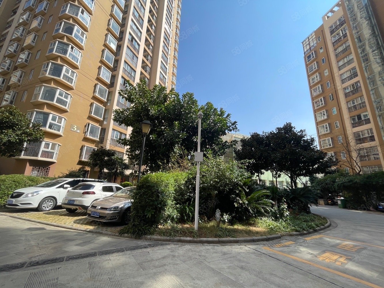 城南多层精装小区三室两厅