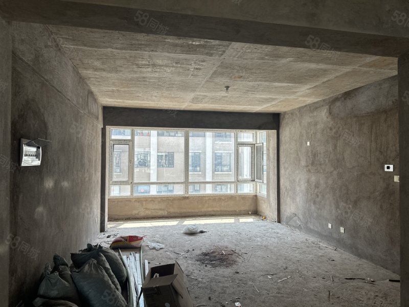 麒麟湖对面单元房中层大平层4房证满2年紫郡苑160平