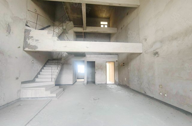 万科兰乔圣菲5室2厅249.69㎡420万二手房图片