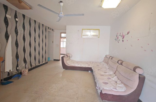 七中 亚大怡景花园  三室 免大税 可贷款  中间楼层