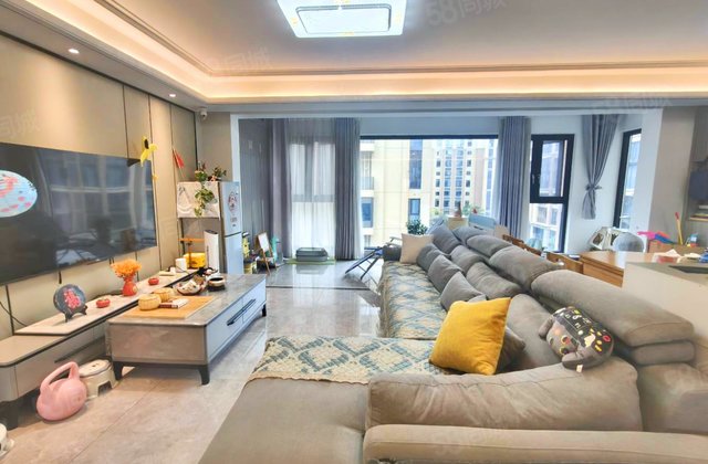 蔚蓝卡地亚云墅4室2厅142㎡155万二手房图片