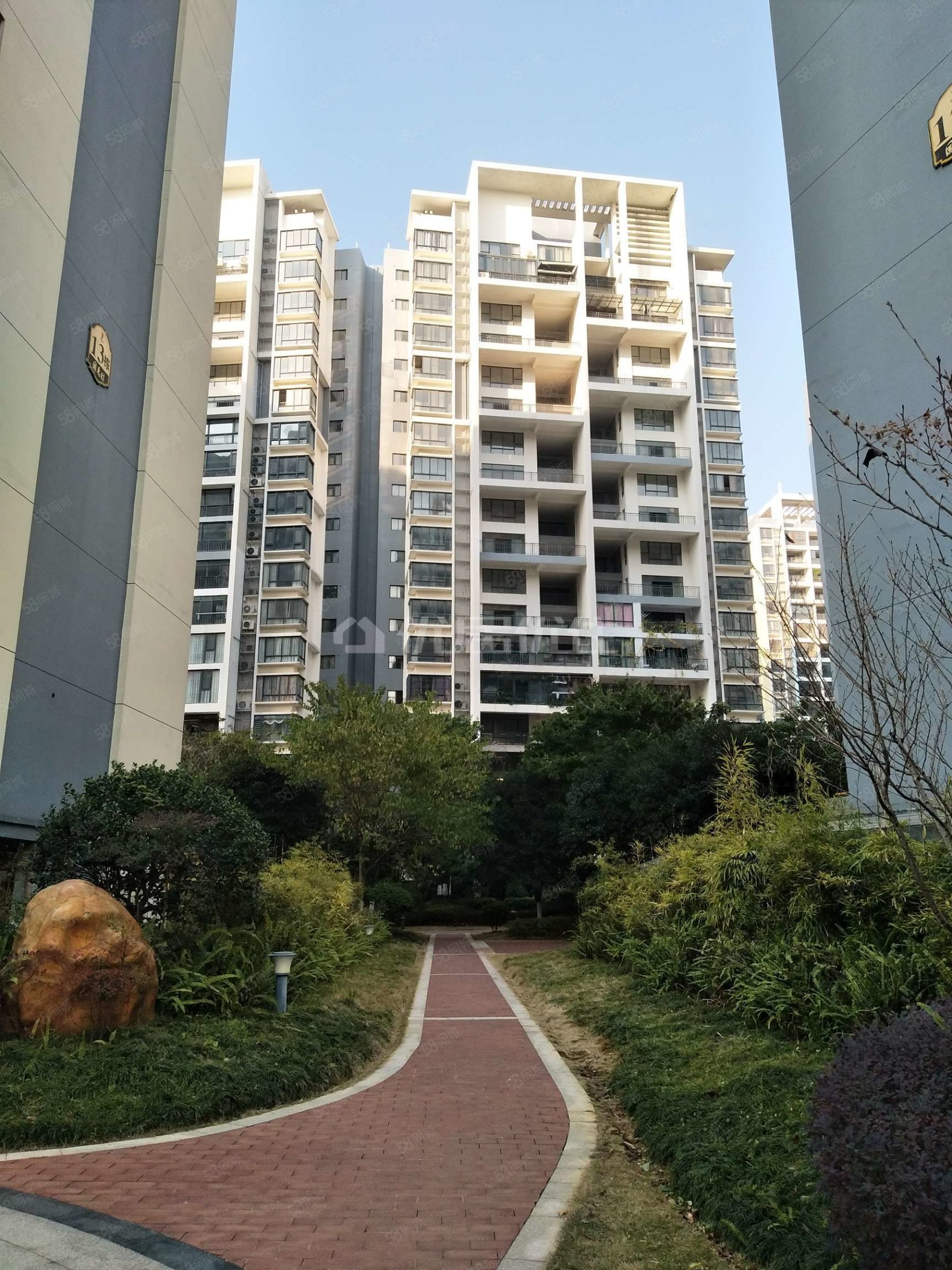 新城国奥小区4室2厅2卫193㎡南115万