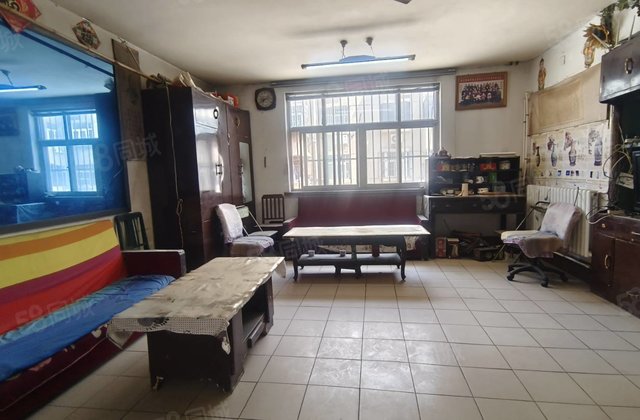 文轩一墙之隔 龙山北区 多层二楼 三室朝阳 看房子有钥匙