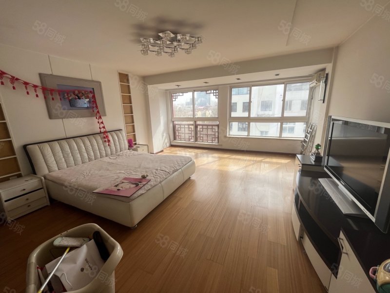 东方庭院5室3厅3卫150㎡南北145万