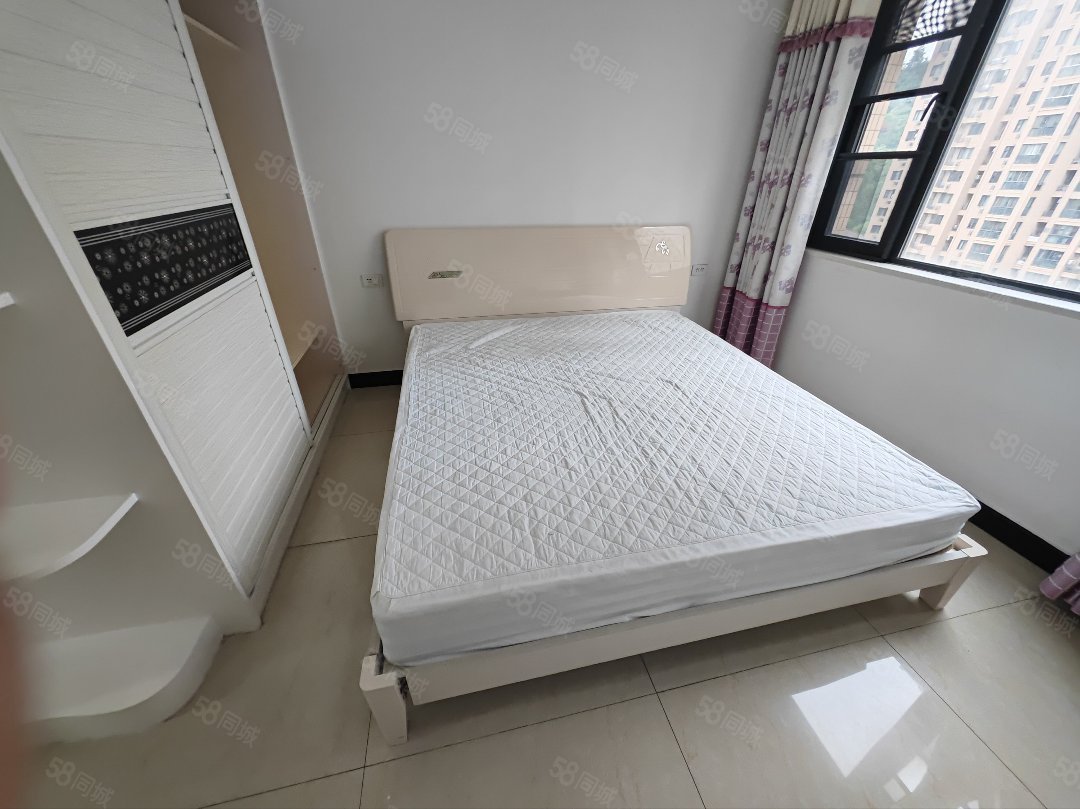 大洋五洲3室2厅2卫112㎡南北63.9万