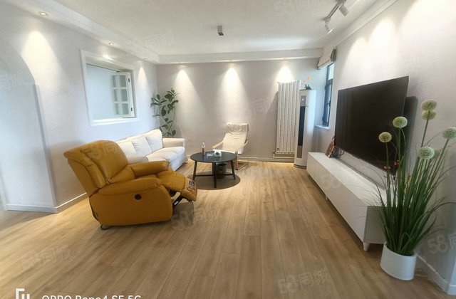 金凤龙庭临街实验       精装修 户型方正南北通透