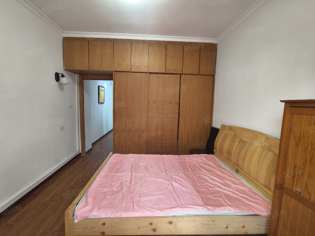 沿河小区2室2厅1卫60㎡南42万