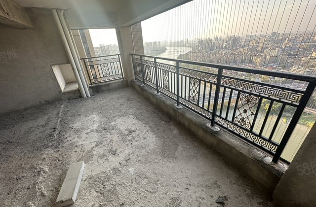 东方首府4室2厅200㎡152万二手房图片