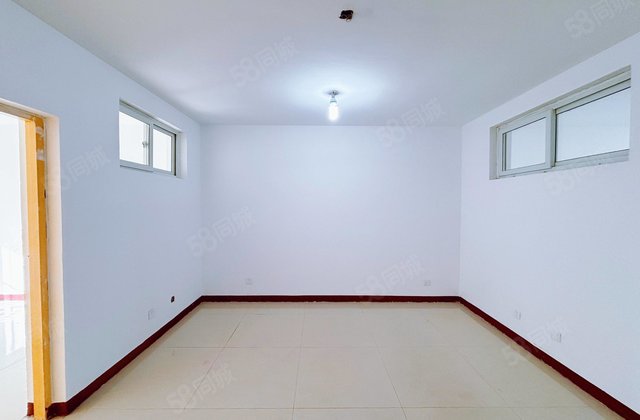 水岸新城，多层二楼，地暖房，三室，房东急售