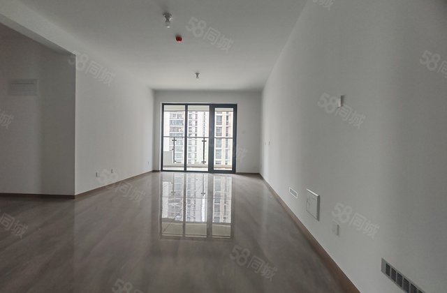 城市芳华 带电梯 双卫 次新小区全款走一手 车位 储