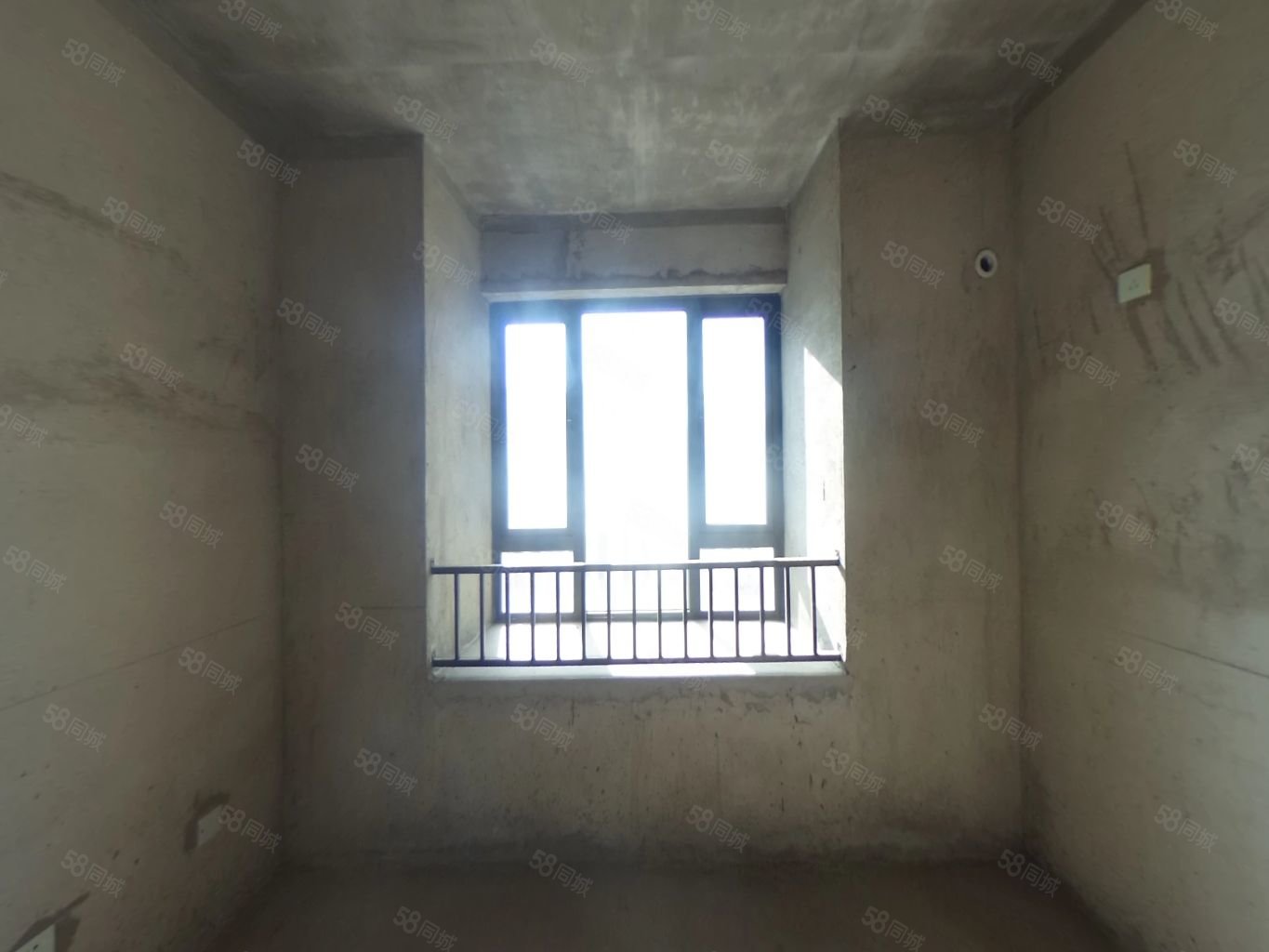 星海国际广场3室2厅2卫115㎡南北55万